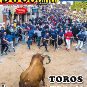 Portada Revista Bous al Carrer Nº 366 – Julio 2025 con toro en cuerda rodeado de aficionados