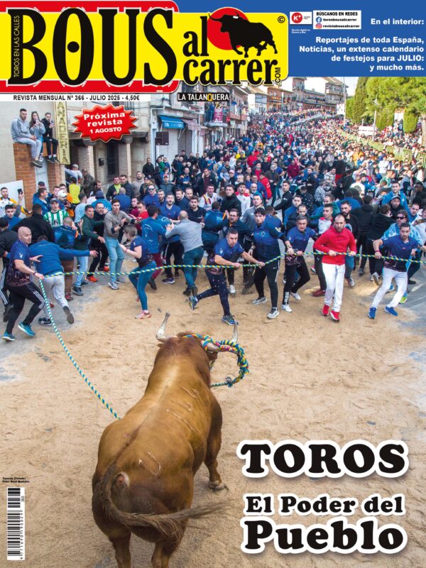 Portada Revista Bous al Carrer Nº 366 – Julio 2025 con toro en cuerda rodeado de aficionados