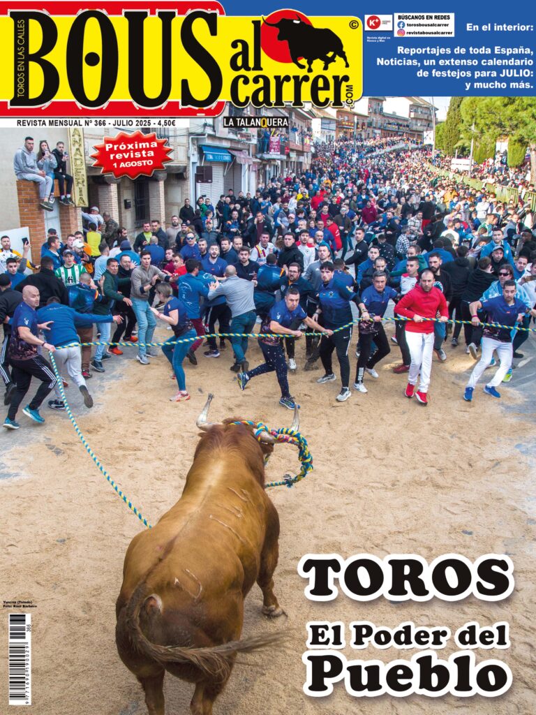 Portada Revista Bous al Carrer Nº 366 – Julio 2025 con toro en cuerda rodeado de aficionados